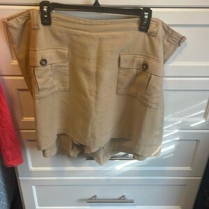 JJill skort with pocket and button detail on the front... great Fall skort!